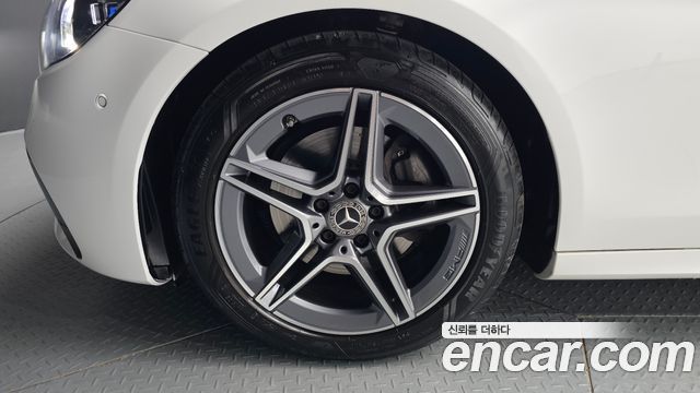 Mercedes-Benz E-Class E250 AMG Line — пробег 5 100 км — фото 5 из 5