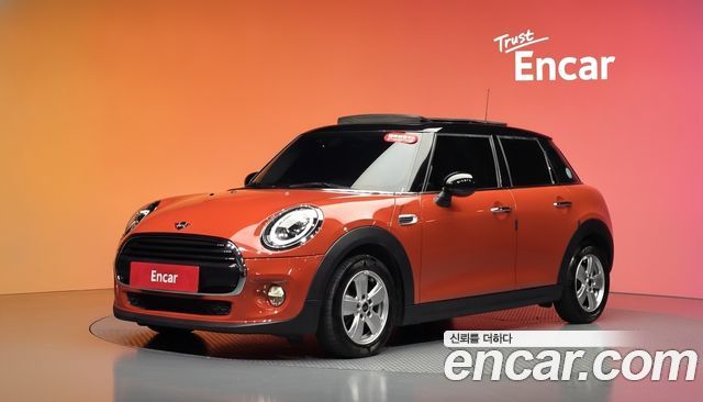 Mini Cooper 5Door Mid 3rd — пробег 32 892 км — фото 1 из 5