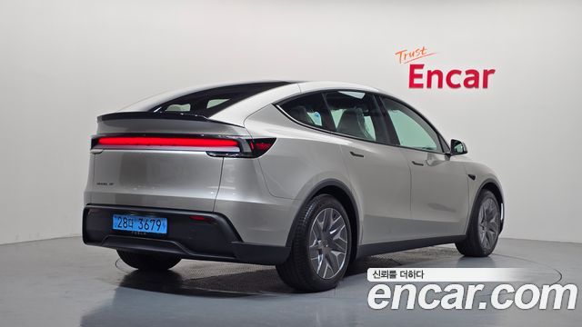 Tesla Model Y L Long Range AWD — пробег 127 км — фото 2 из 5