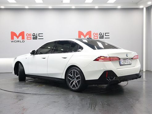 BMW 5-Series 520i M Sport — пробег 31 880 км — фото 4 из 5
