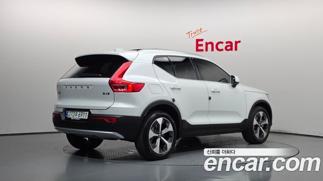 Volvo XC40 B4 Ultimate Bright — пробег 17 083 км — фото 2 из 5