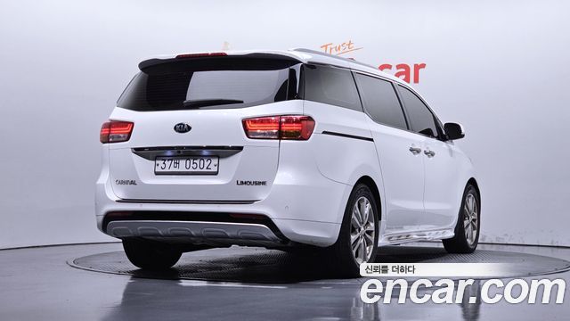 Kia Carnival 7-seater Limousine VIP — пробег 136 714 км — фото 2 из 5