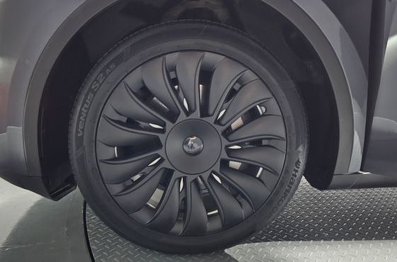 Tesla Model Y Long Range AWD — пробег 98 925 км — фото 5 из 5