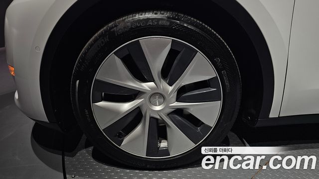 Tesla Model Y Long Range AWD — пробег 57 931 км — фото 5 из 5