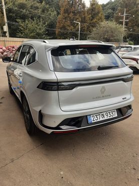 Renault (Samsung) Grand Koleos 1.5 E-TECH Iconic 2WD — пробег 7 км — фото 2 из 5