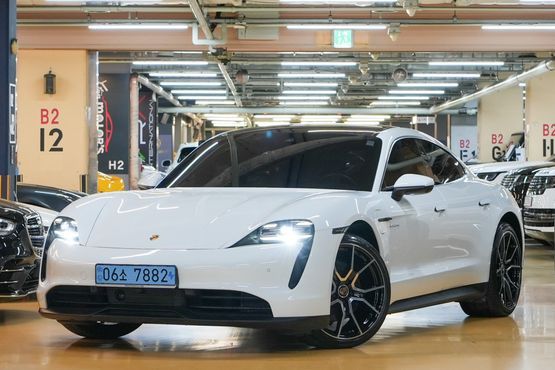 Porsche Taycan Base — пробег 29 900 км — фото 2 из 5
