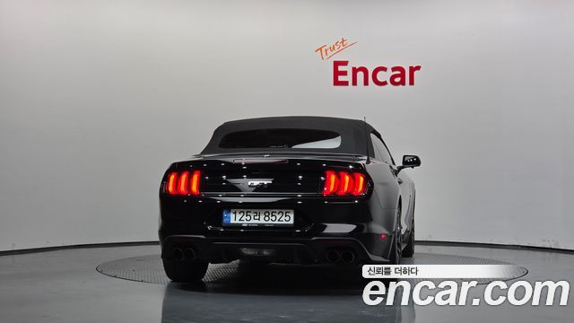 Ford Mustang GT Convertible — пробег 26 630 км — фото 4 из 5