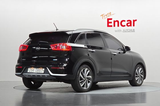 Kia Niro Prestige — пробег 161 530 км — фото 2 из 5