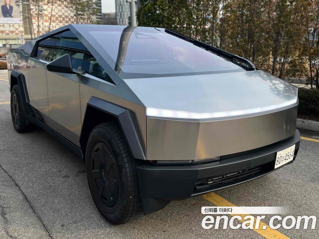 Tesla Cybertruck AWD — пробег 19 880 км — фото 1 из 5