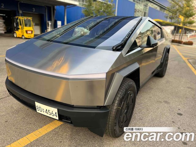 Tesla Cybertruck AWD — пробег 19 880 км — фото 3 из 5