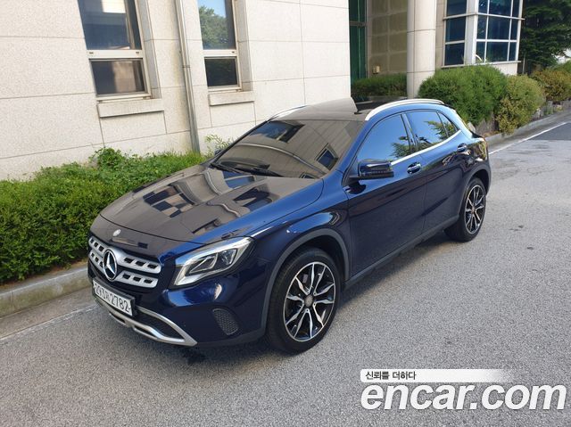 Mercedes-Benz GLA-Class GLA250 4MATIC — пробег 28 923 км — фото 1 из 5