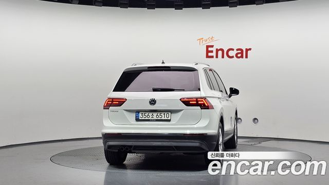 Volkswagen Tiguan 2.0 TDI Premium — пробег 101 123 км — фото 4 из 5