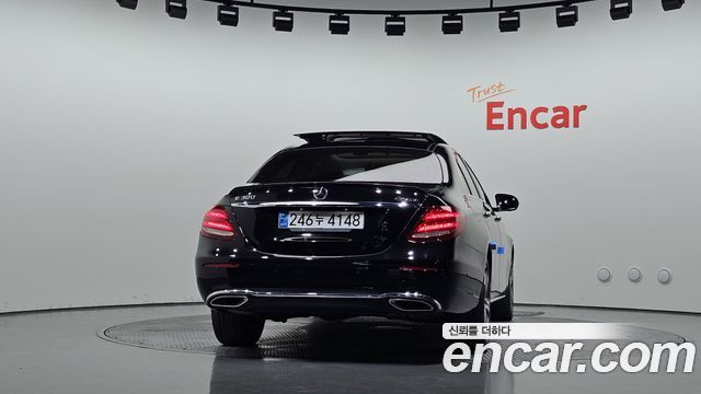 Mercedes-Benz E-Class E300 4MATIC Avnatgarde — пробег 116 890 км — фото 4 из 5