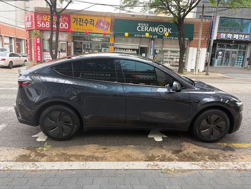 Tesla Model Y Premium RWD — пробег 1 324 км — фото 4 из 5