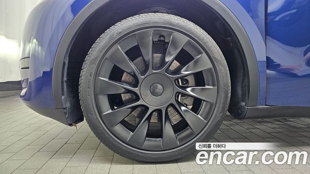 Tesla Model Y RWD — пробег 11 850 км — фото 5 из 5