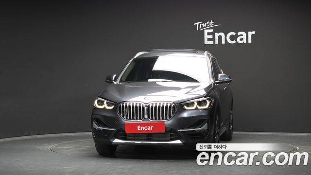 BMW X1 xDrive 20i xLine — пробег 28 060 км — фото 3 из 5
