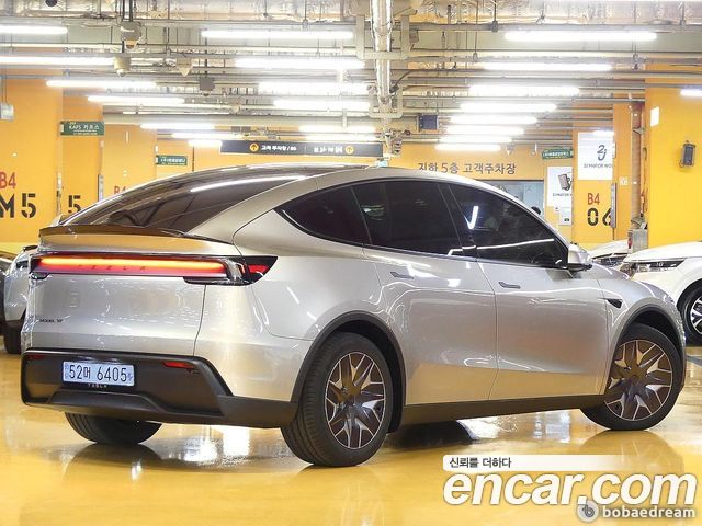 Tesla Model Y L Long Range AWD — пробег 60 км — фото 3 из 5