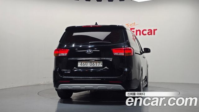 Kia Carnival Gasoline 9-seater Noblesse — пробег 138 433 км — фото 4 из 5