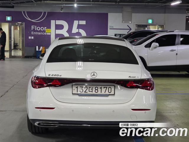 Mercedes-Benz E-Class E220d 4MATIC Exclusive — пробег 18 014 км — фото 4 из 5