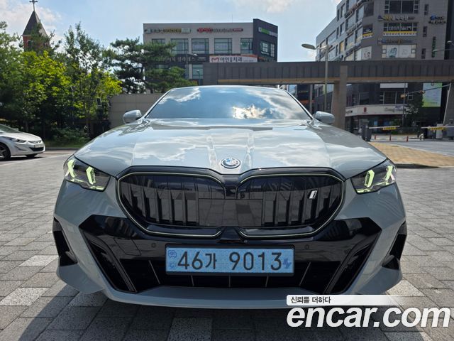 BMW i5 eDrive 40 M Sport — пробег 524 км — фото 1 из 5