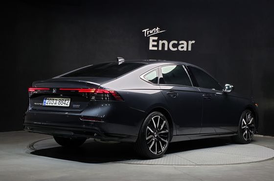 Honda Accord 2.0 Hybrid Touring — пробег 65 429 км — фото 2 из 5