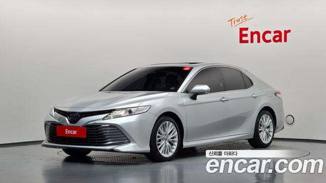 Toyota Camry 2.5 XLE Hybrid — пробег 31 109 км — фото 1 из 5