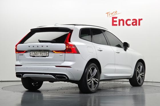 Volvo XC60 T8 R-Design — пробег 90 626 км — фото 2 из 5