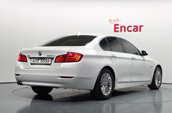 BMW 5-Series 520d xDrive — пробег 141 291 км — фото 2 из 5