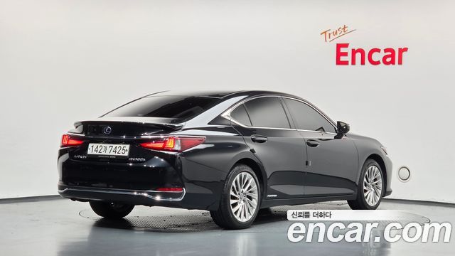 Lexus ES Luxury Plus — пробег 40 271 км — фото 2 из 5