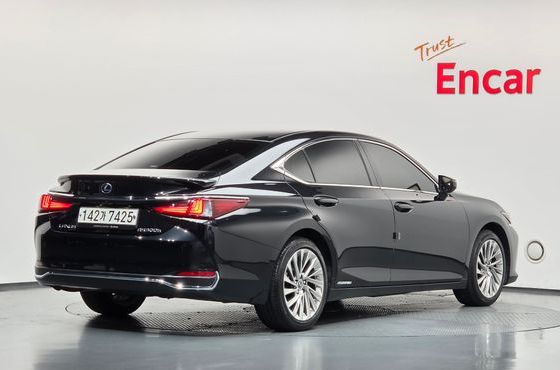 Lexus ES Luxury Plus — пробег 40 271 км — фото 2 из 5