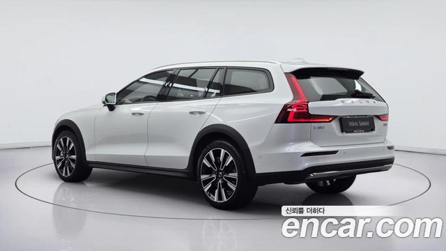 Volvo V60 B5 Ultra AWD — пробег 10 788 км — фото 3 из 5