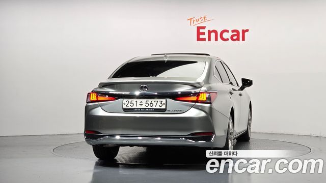 Lexus ES Executive — пробег 55 385 км — фото 4 из 5