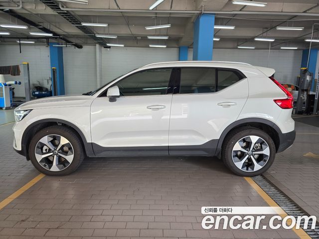Volvo XC40 B4 Ultra Bright — пробег 8 515 км — фото 3 из 5