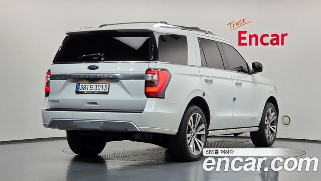 Ford Expedition Platinum 4WD 7Seater — пробег 64 923 км — фото 2 из 5