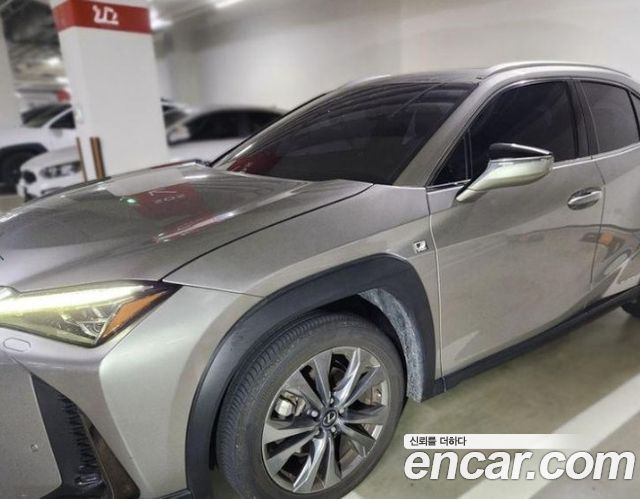 Lexus UX 2.0 F-Sport 2WD — пробег 209 371 км — фото 2 из 5