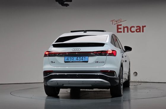 Audi Q4 e-tron 45 Premium Sportback — пробег 5 296 км — фото 4 из 5