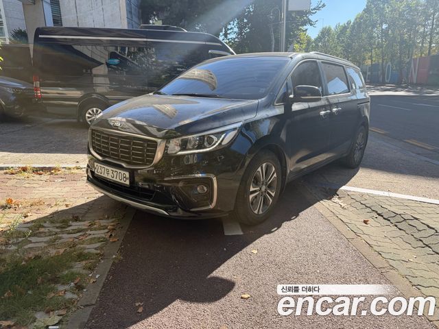 Kia Carnival 9-Seater Luxury — пробег 60 688 км — фото 1 из 5