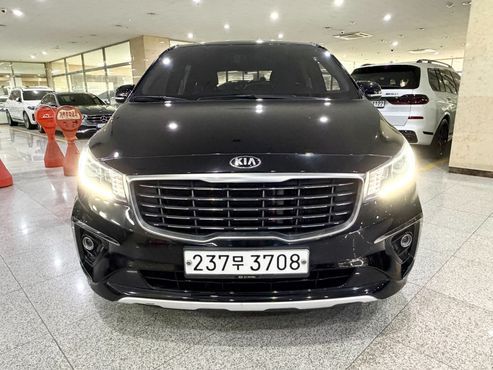 Kia Carnival 9-Seater Luxury — пробег 60 688 км — фото 2 из 5