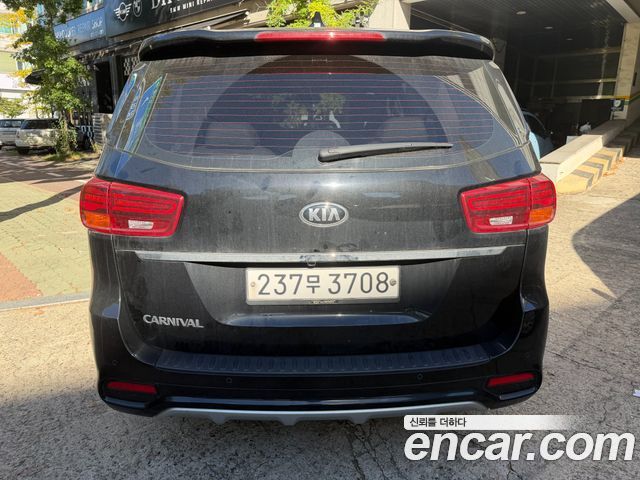 Kia Carnival 9-Seater Luxury — пробег 60 688 км — фото 4 из 5