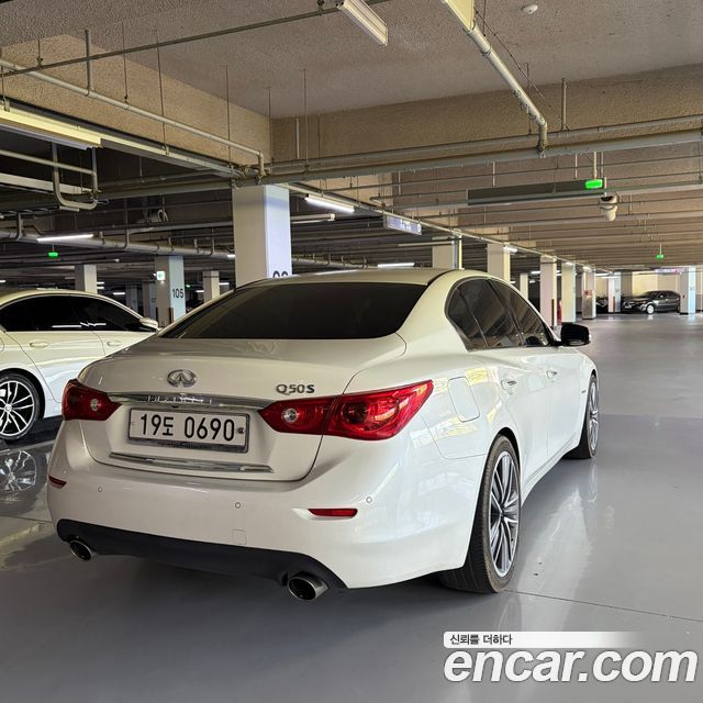 Infiniti Q50 3.5 Hybrid Essence — пробег 71 000 км — фото 2 из 5