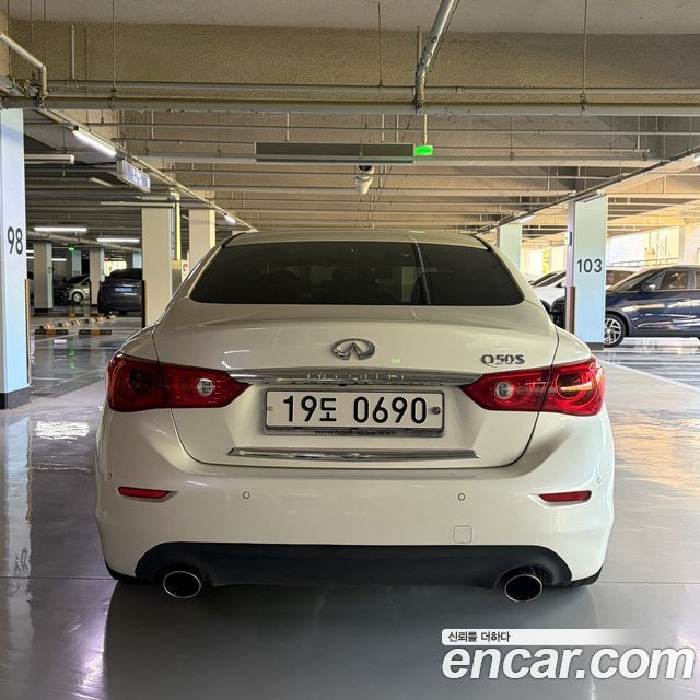 Infiniti Q50 3.5 Hybrid Essence — пробег 71 000 км — фото 4 из 5