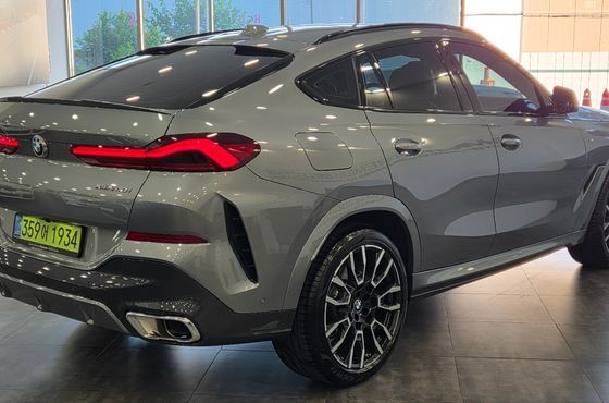 BMW X6 xDrive40i M Sport — пробег 7 768 км — фото 2 из 5