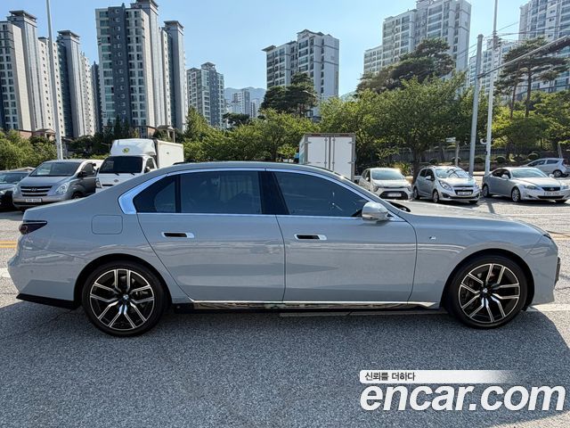 BMW 7-Series 740i xDrive M Sport — пробег 25 100 км — фото 4 из 5