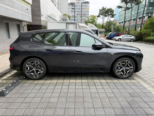 BMW iX xDrive M60 — пробег 17 533 км — фото 3 из 5