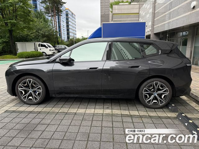BMW iX xDrive M60 — пробег 17 533 км — фото 4 из 5