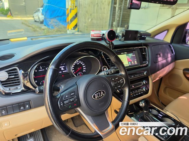 Kia Carnival 9-seater Hi-Limousine Prestige — пробег 91 000 км — фото 5 из 5