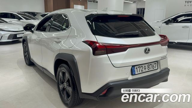 Lexus UX 2.0 2WD — пробег 5 812 км — фото 3 из 5