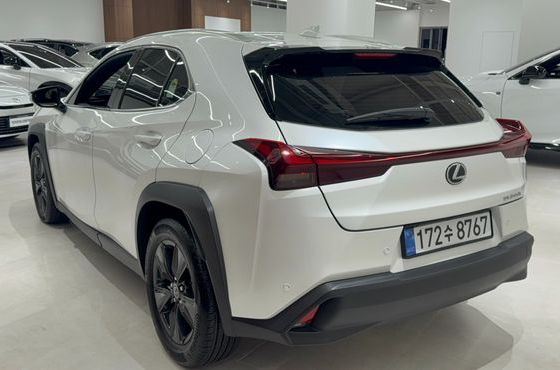 Lexus UX 2.0 2WD — пробег 5 812 км — фото 3 из 5