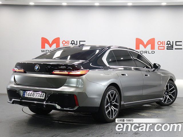 BMW 7-Series 740i sDrive M Sport — пробег 36 611 км — фото 2 из 5