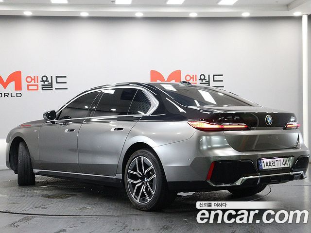 BMW 7-Series 740i sDrive M Sport — пробег 36 611 км — фото 4 из 5